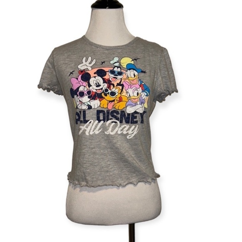 5/$30 🎈 Disney medium sensational‎ 6 cropped tee